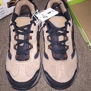 boys brand new sport sneakers